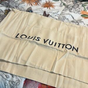 (Brand new) Louis Vuitton dust bag
